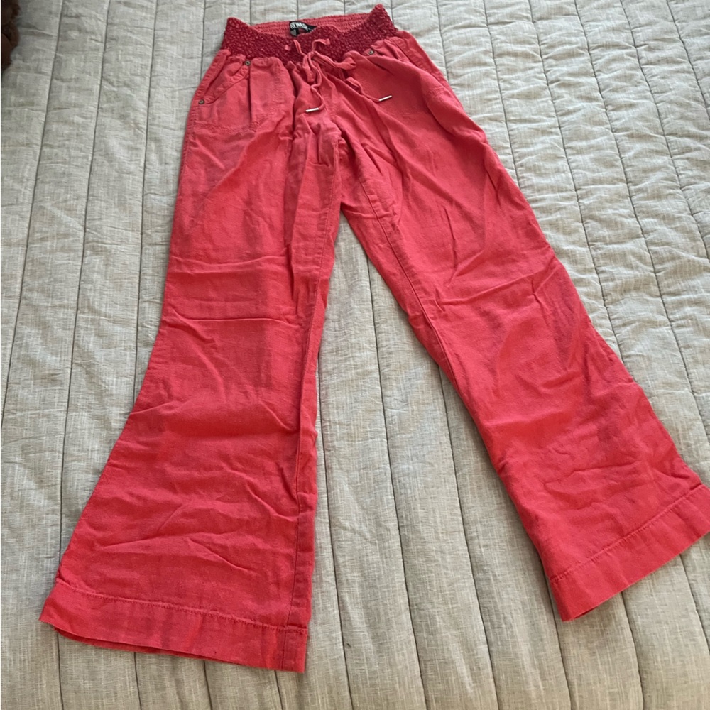 Women’s linen pants.  Smoke free home